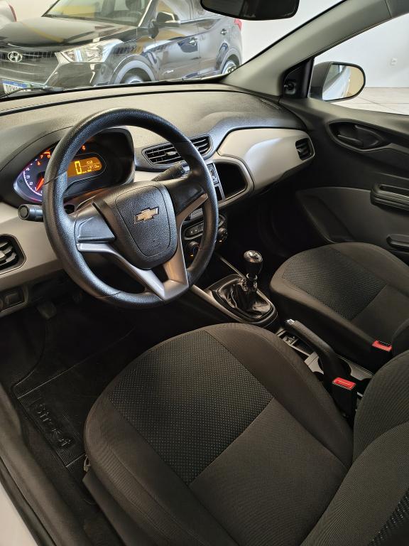 CHEVROLET Onix Hatch - Foto