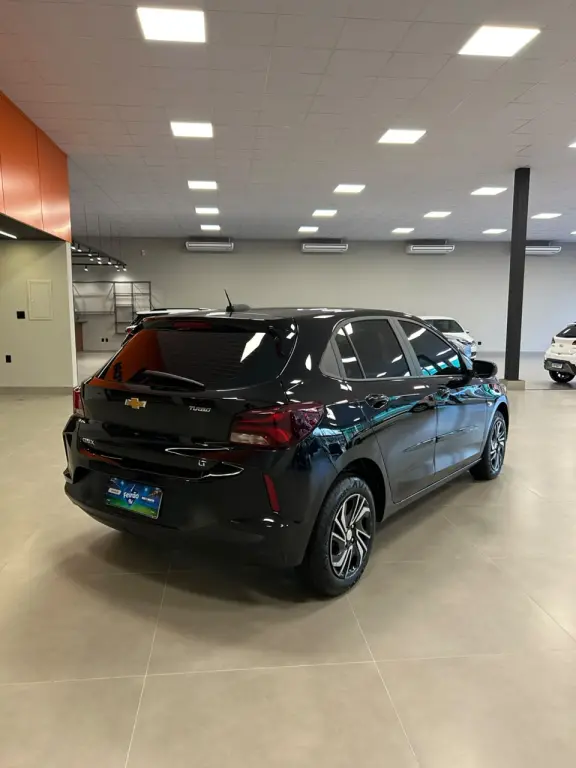 CHEVROLET Onix Hatch - Foto