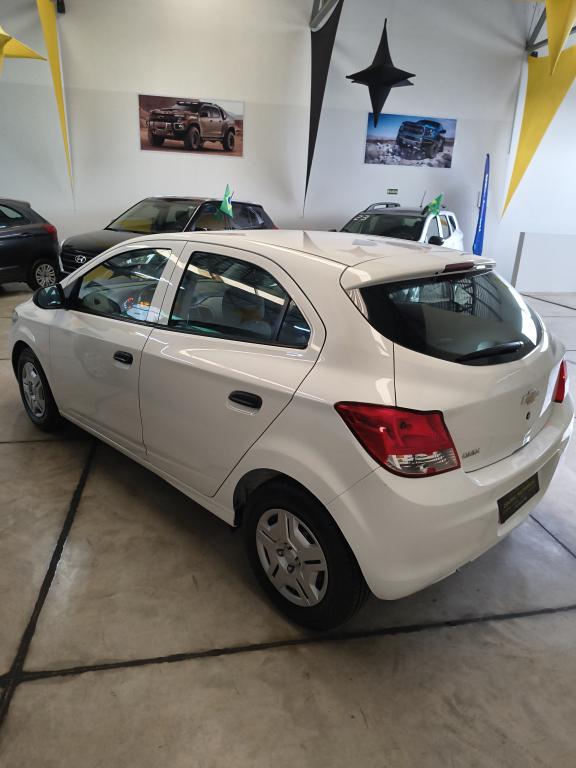 CHEVROLET Onix Hatch - Foto
