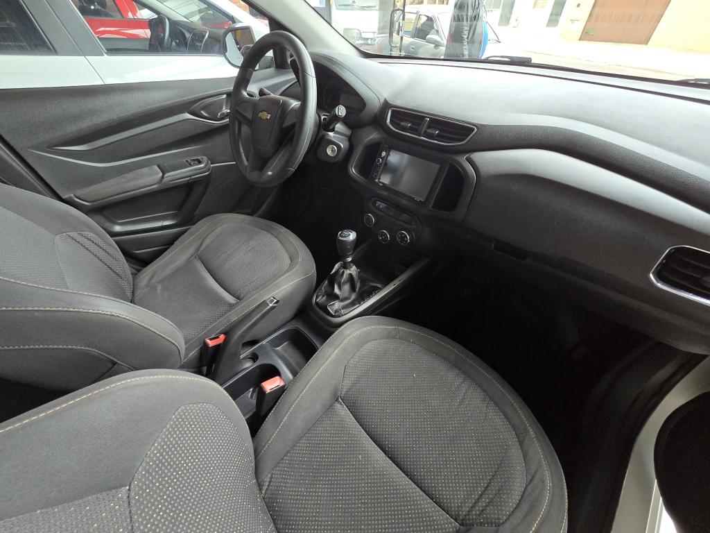 CHEVROLET Onix Hatch - Foto