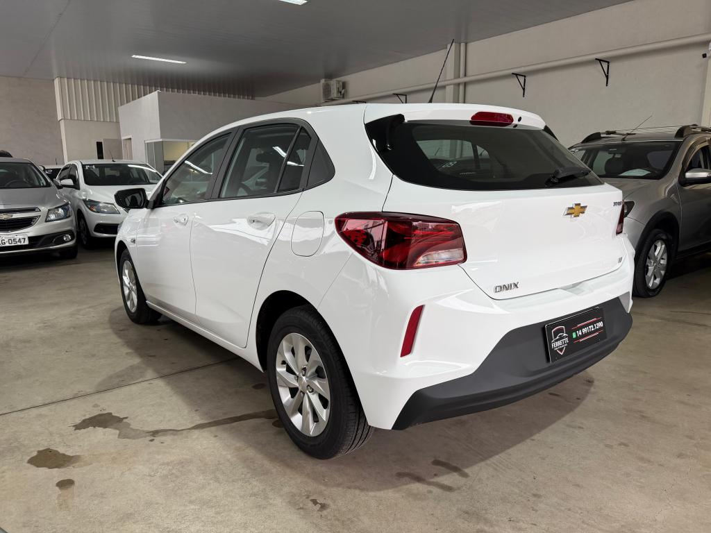 CHEVROLET Onix Hatch - Foto