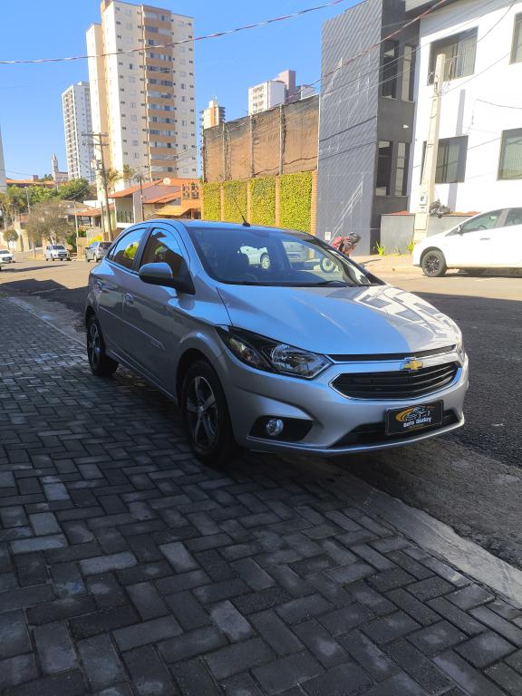 CHEVROLET Onix Hatch - Foto
