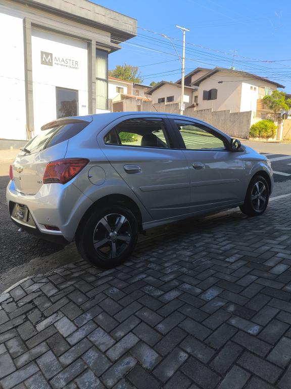 CHEVROLET Onix Hatch - Foto
