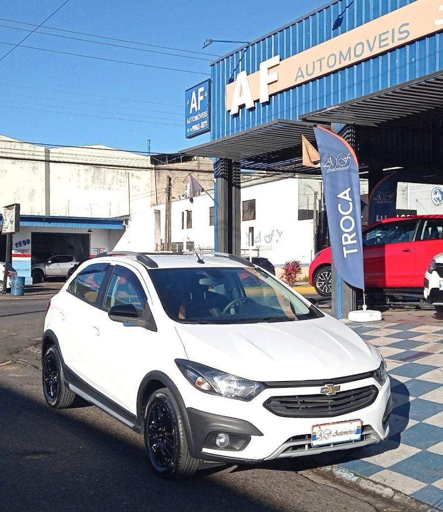 CHEVROLET Onix Hatch - Foto
