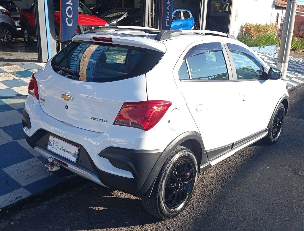 CHEVROLET Onix Hatch - Foto
