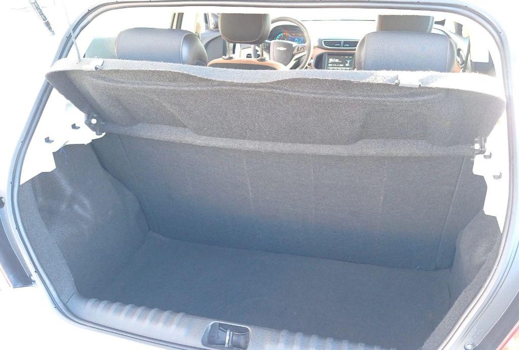 CHEVROLET Onix Hatch - Foto