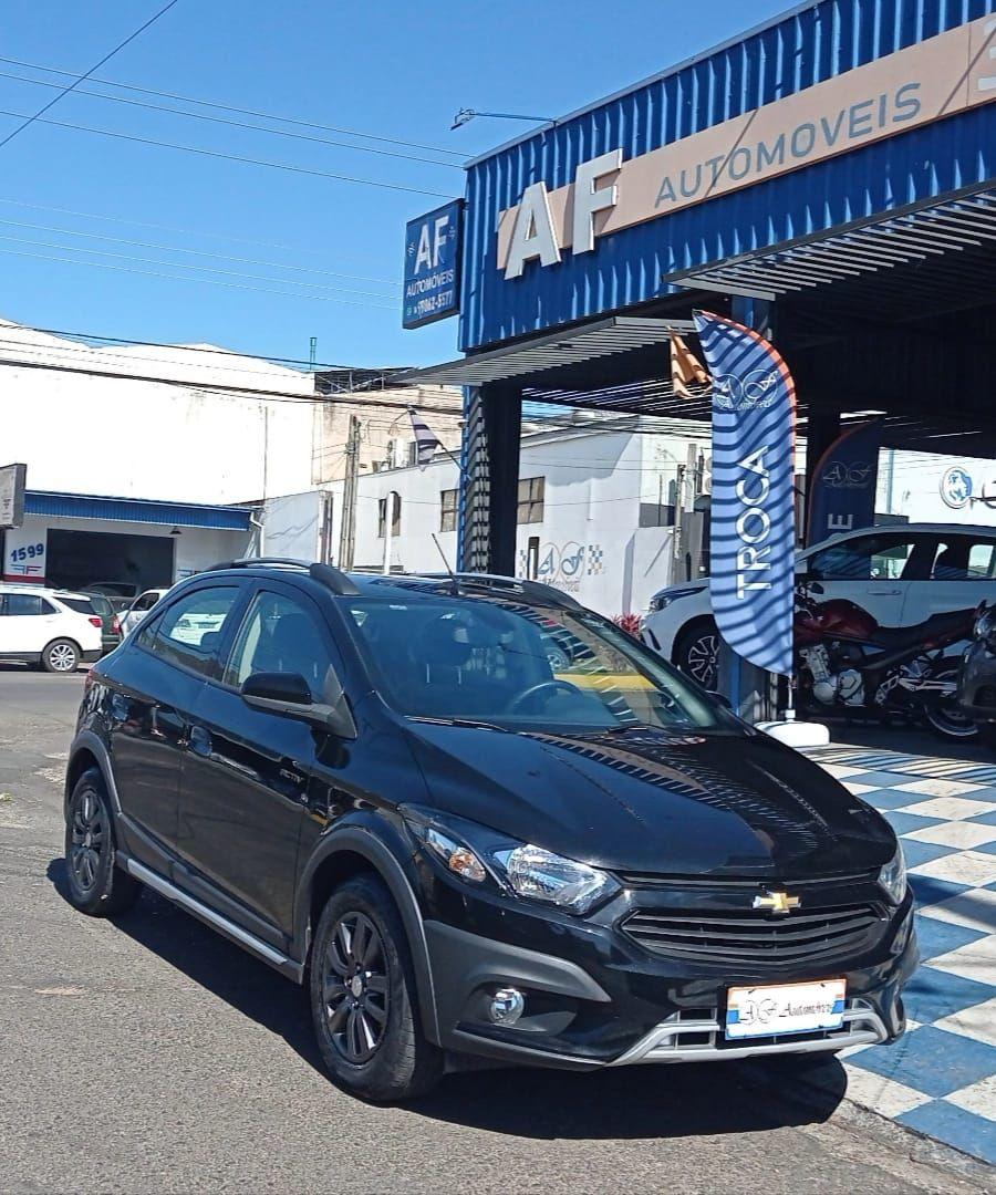 CHEVROLET Onix Hatch - Foto