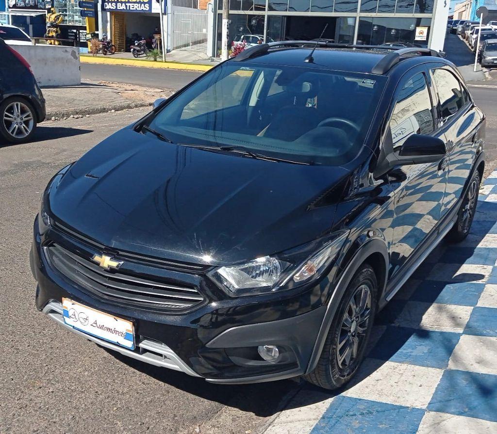 CHEVROLET Onix Hatch - Foto