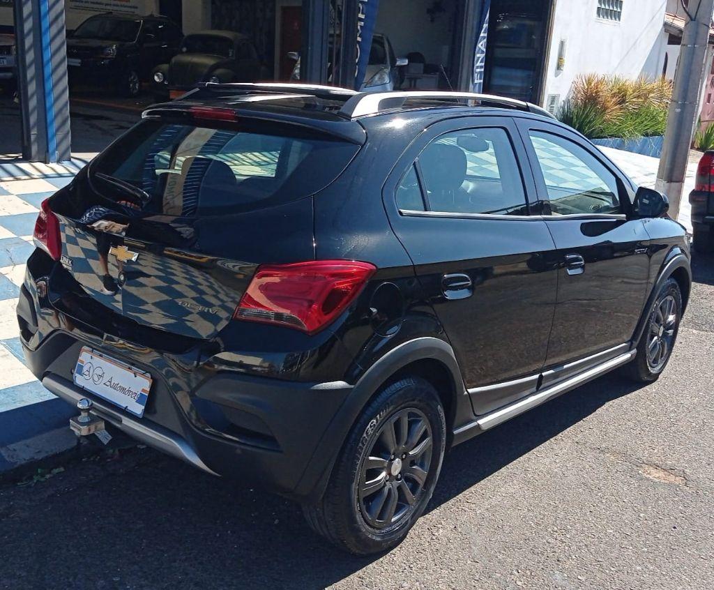 CHEVROLET Onix Hatch - Foto