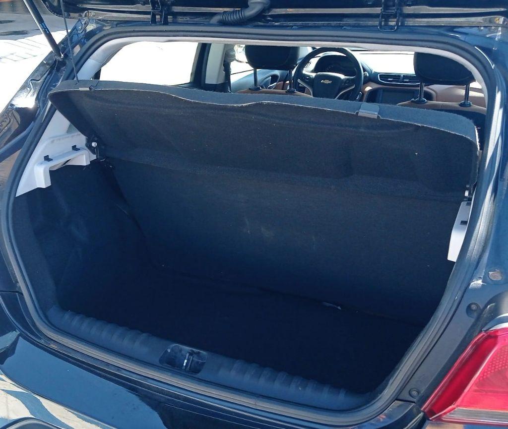 CHEVROLET Onix Hatch - Foto