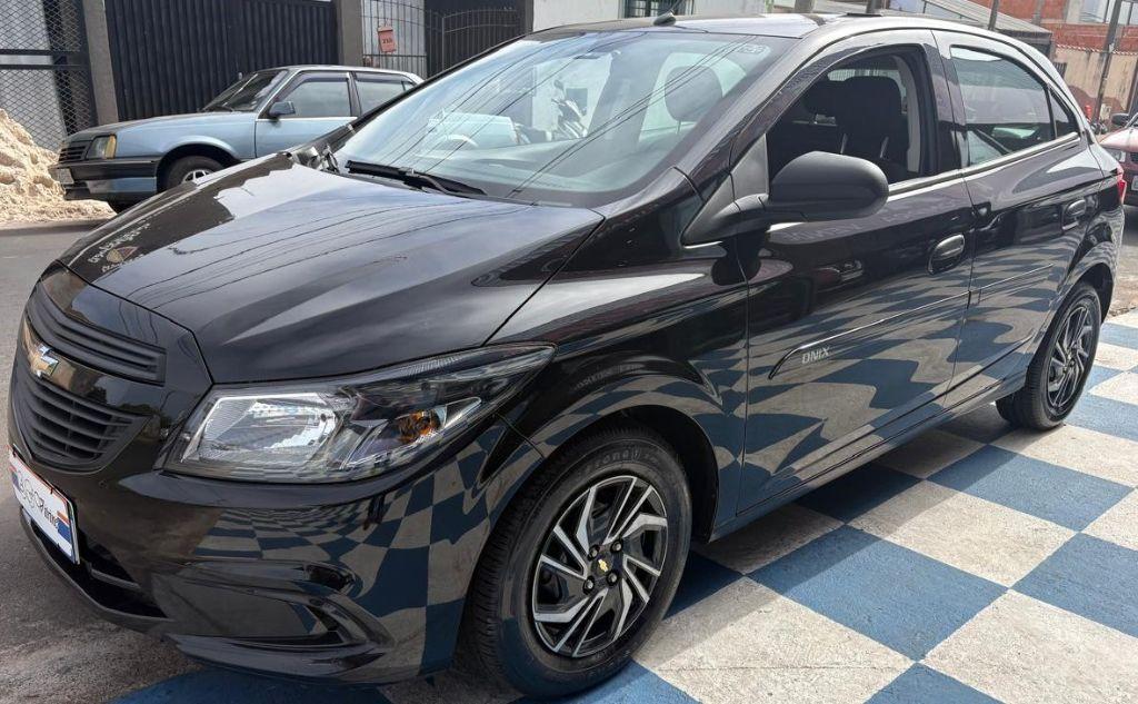 CHEVROLET Onix Hatch - Foto
