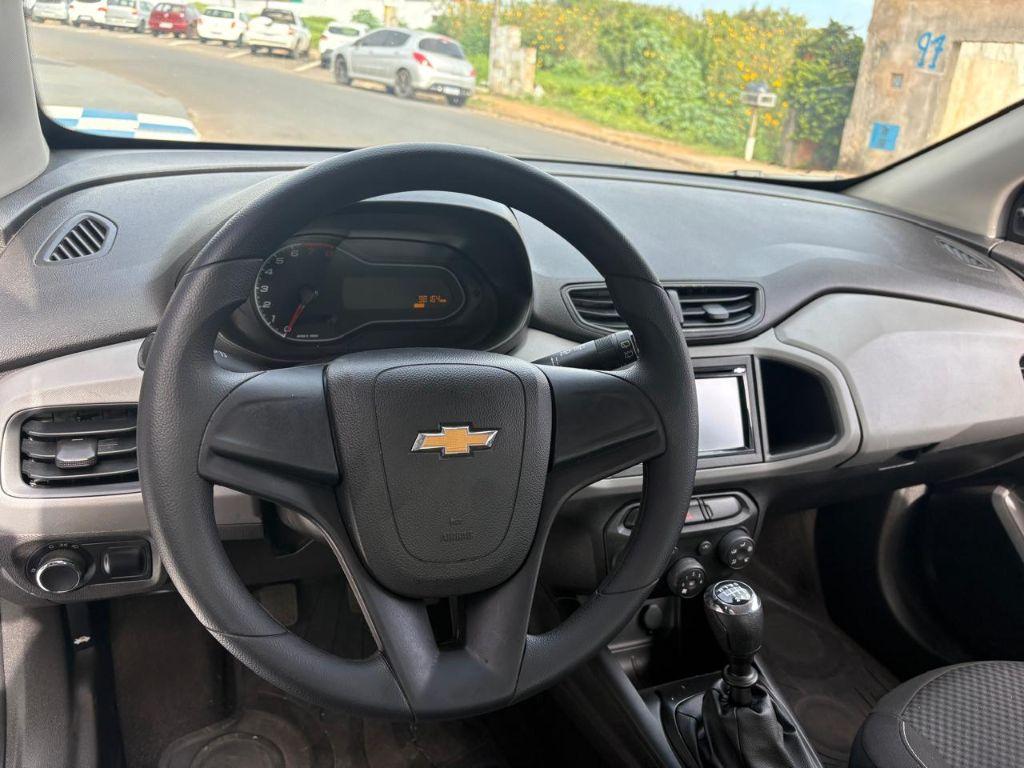 CHEVROLET Onix Hatch - Foto