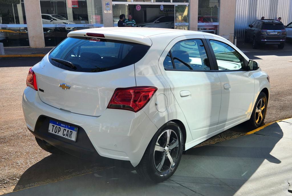 CHEVROLET Onix Hatch - Foto