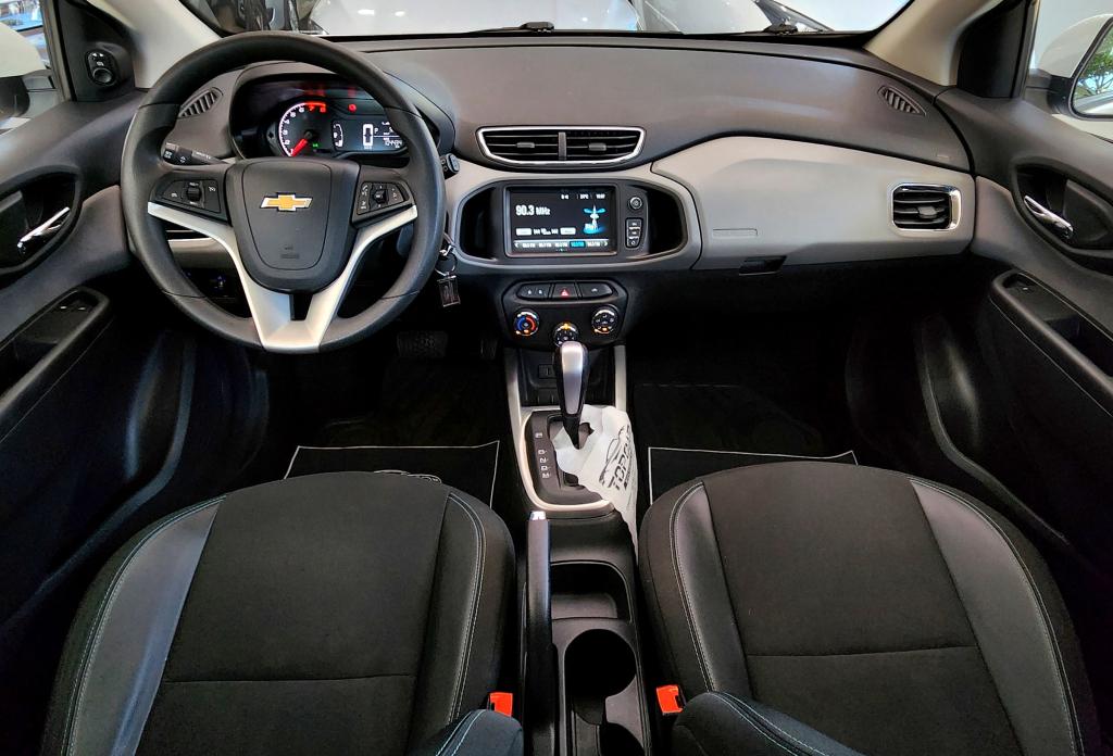 CHEVROLET Onix Hatch - Foto