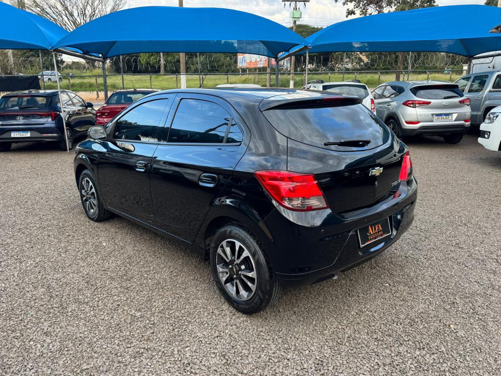 CHEVROLET Onix Hatch - Foto