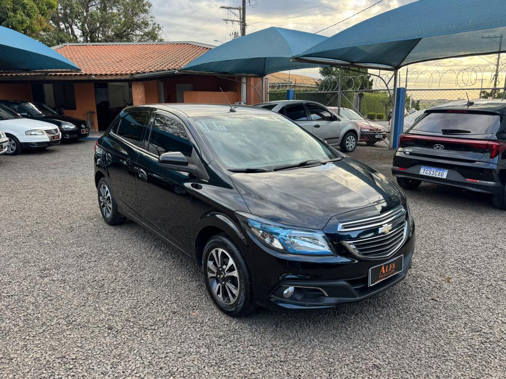 CHEVROLET Onix Hatch - Foto