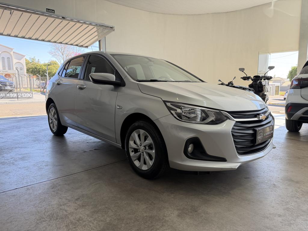 CHEVROLET Onix Hatch - Foto