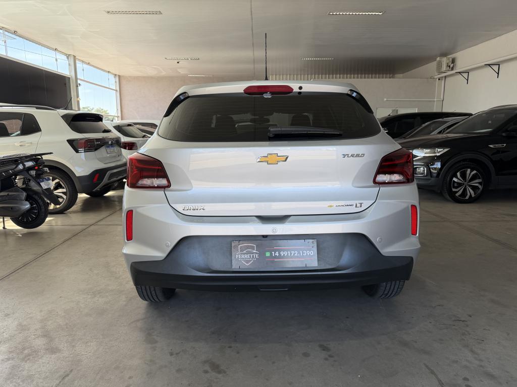 CHEVROLET Onix Hatch - Foto
