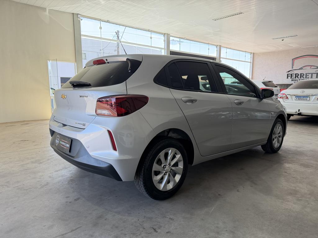 CHEVROLET Onix Hatch - Foto