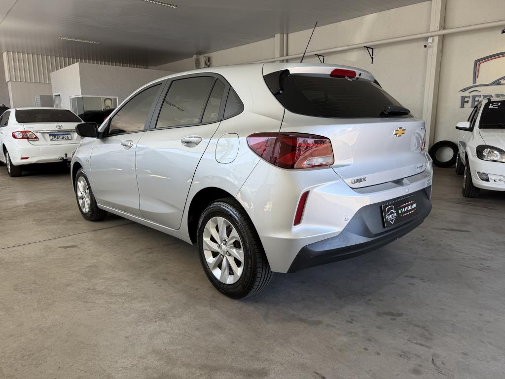 CHEVROLET Onix Hatch - Foto