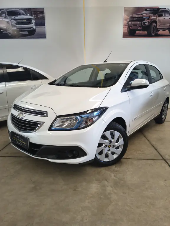 CHEVROLET Onix Hatch - Foto