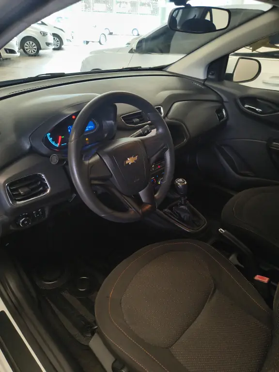 CHEVROLET Onix Hatch - Foto