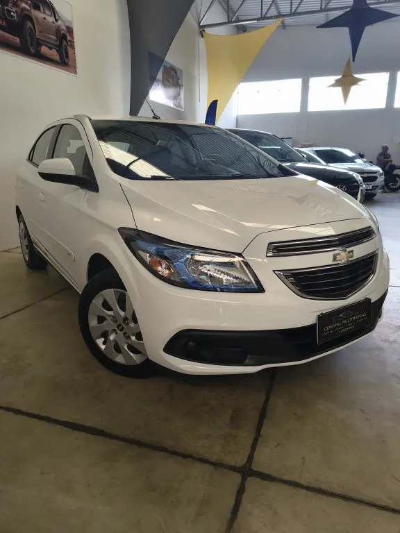CHEVROLET Onix Hatch - Foto