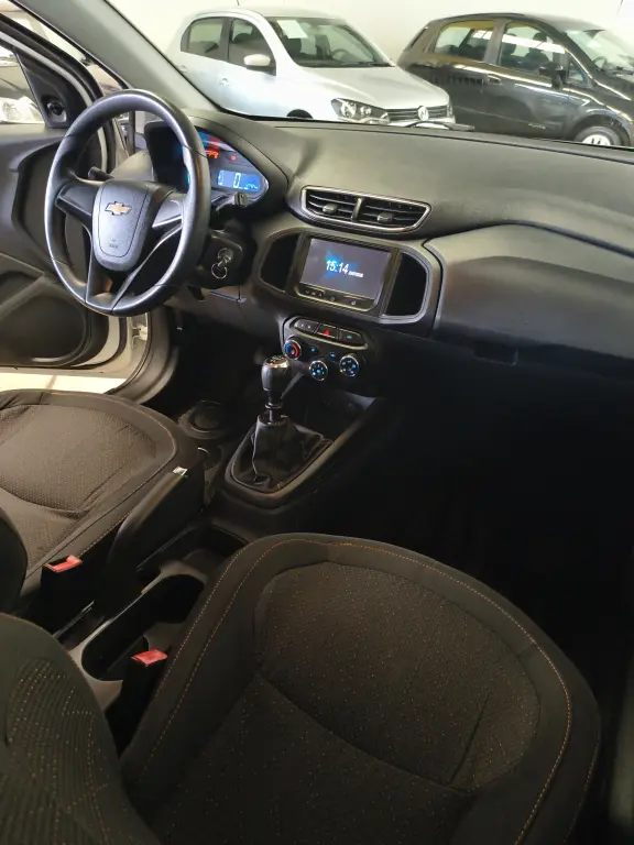 CHEVROLET Onix Hatch - Foto