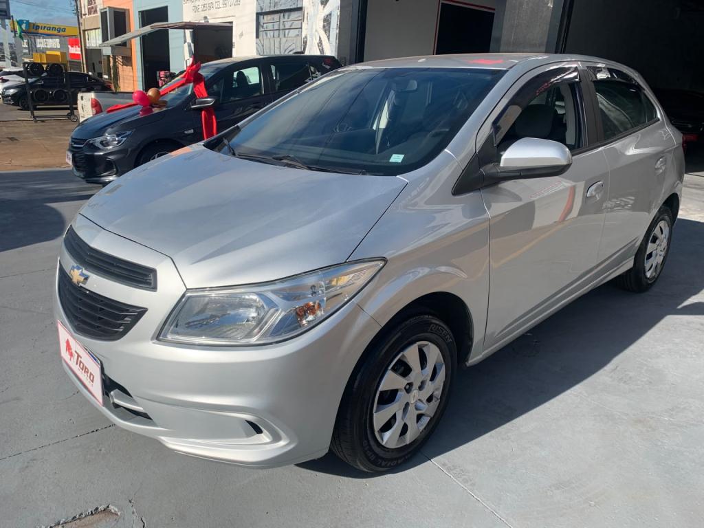 CHEVROLET Onix Hatch - Foto