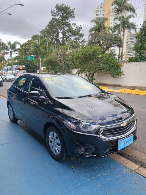 CHEVROLET Onix Hatch - Foto