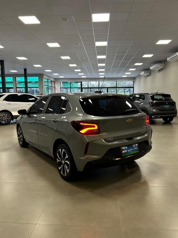 CHEVROLET Onix Hatch - Foto