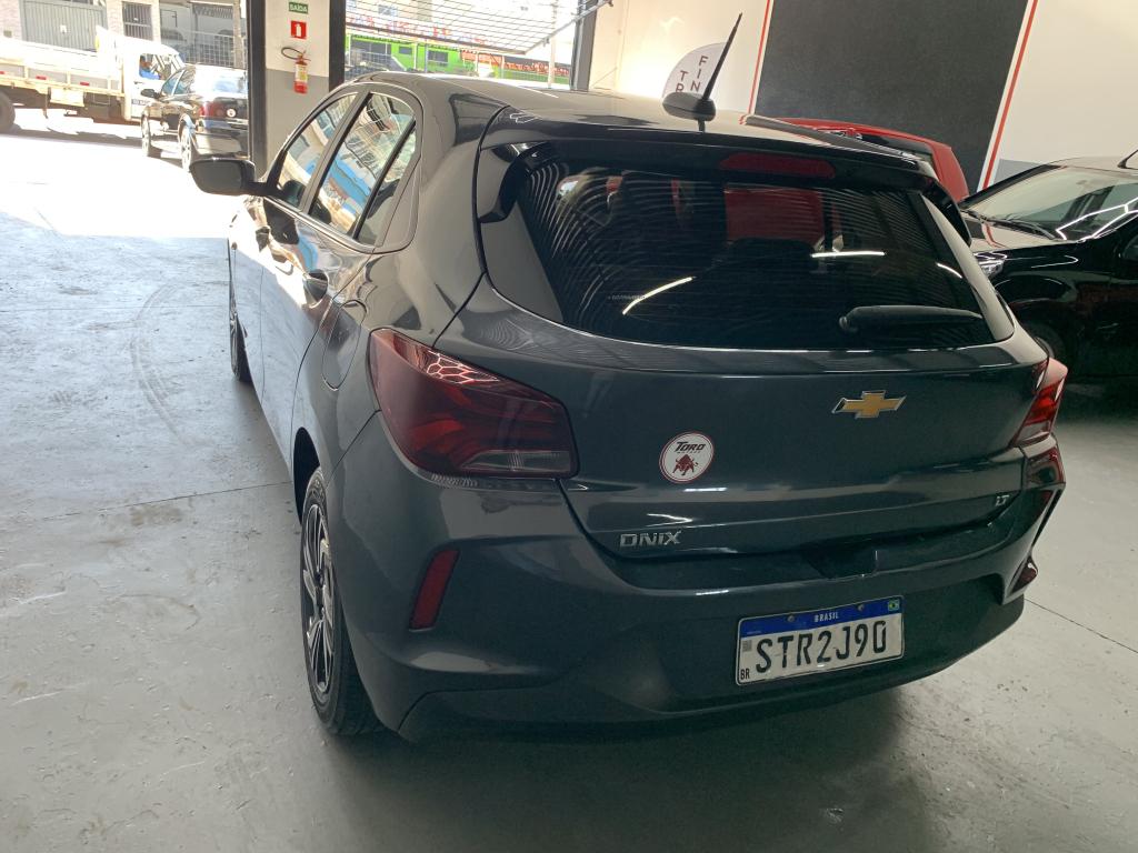 CHEVROLET Onix Hatch - Foto