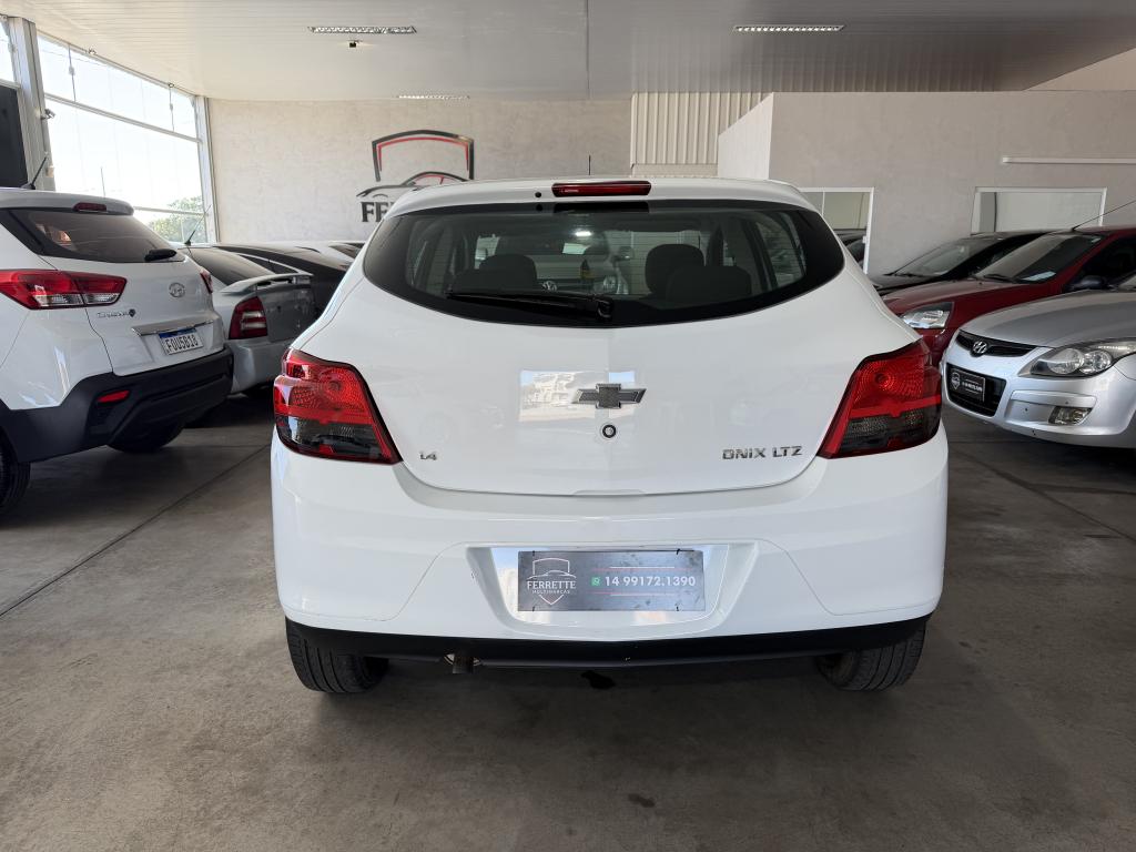 CHEVROLET Onix Hatch - Foto