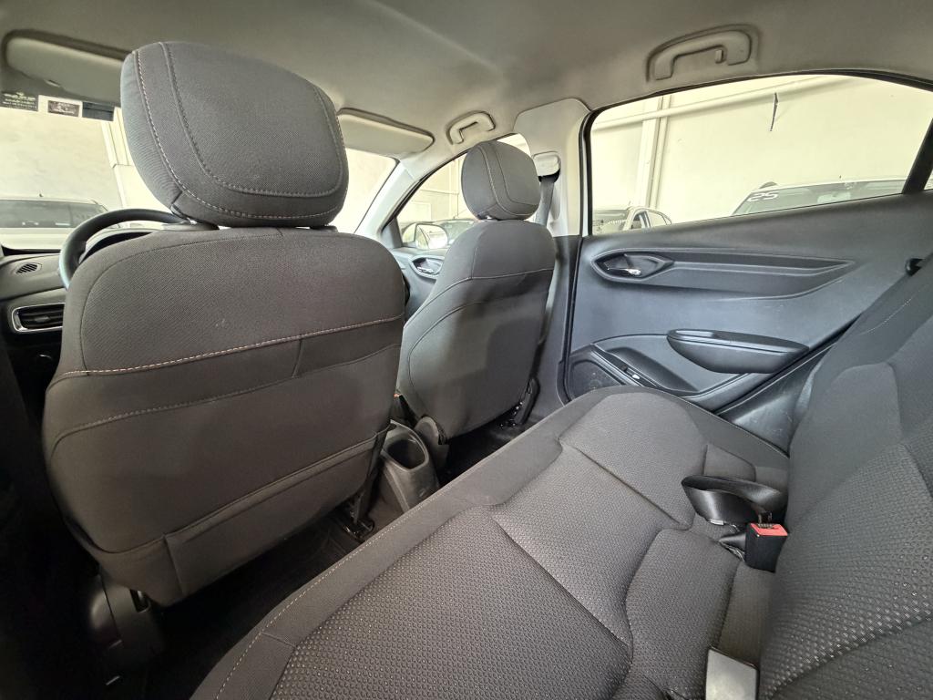 CHEVROLET Onix Hatch - Foto