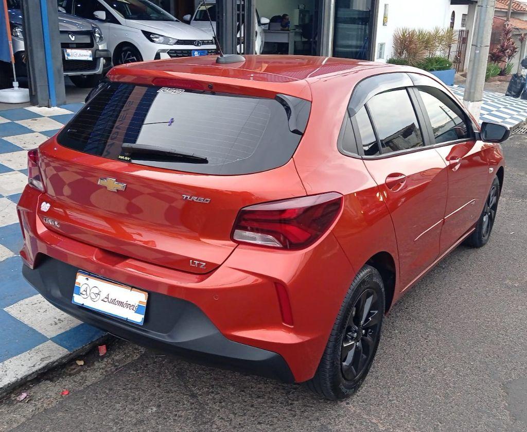 CHEVROLET Onix Hatch - Foto