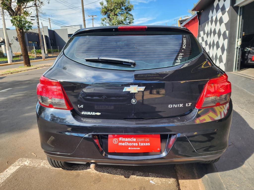 CHEVROLET Onix Hatch - Foto