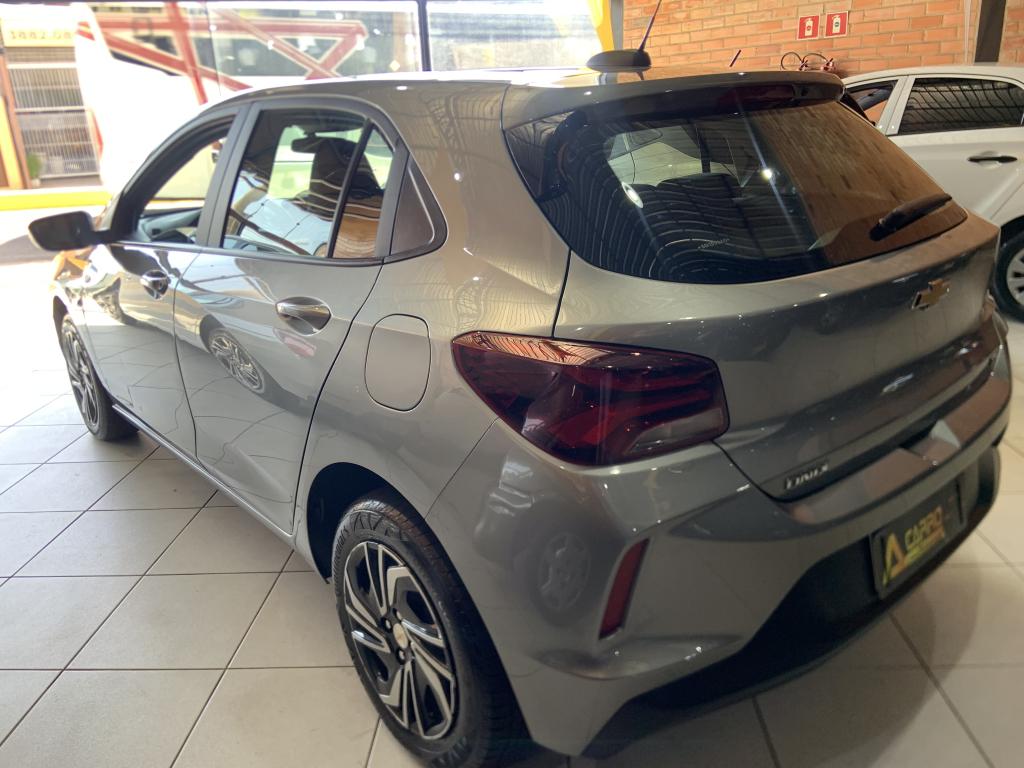 CHEVROLET Onix Hatch - Foto