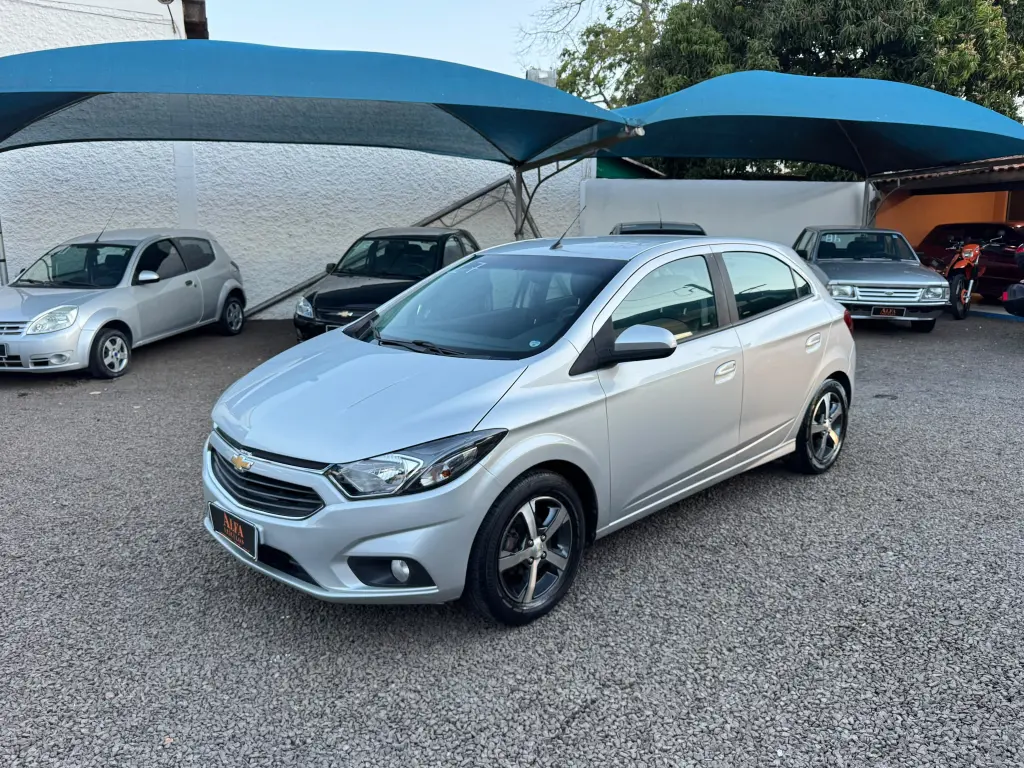 CHEVROLET Onix Hatch