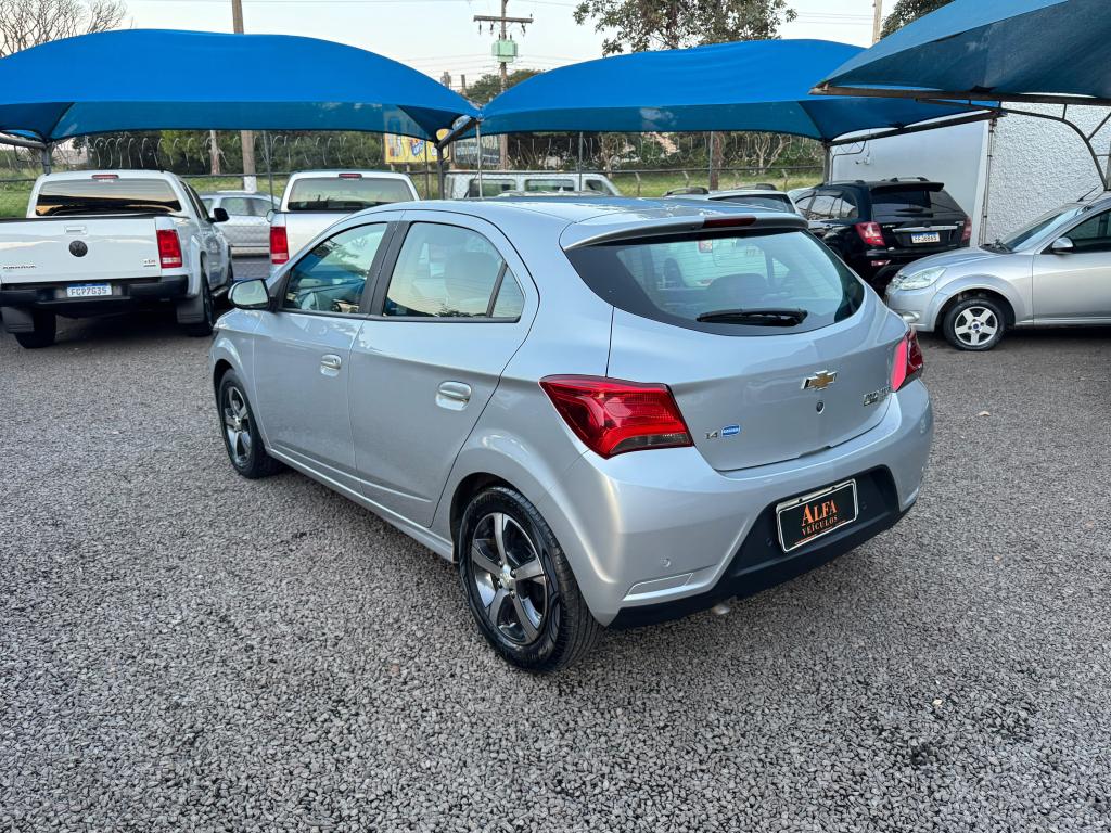 CHEVROLET Onix Hatch - Foto