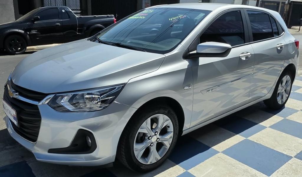 CHEVROLET Onix Hatch - Foto