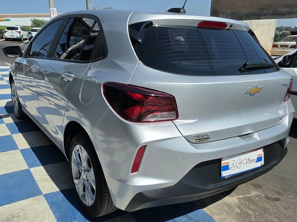 CHEVROLET Onix Hatch - Foto