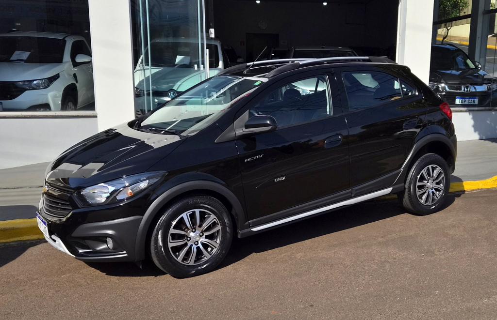 CHEVROLET Onix Hatch - Foto