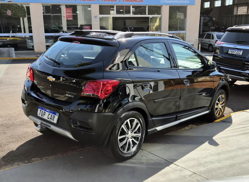 CHEVROLET Onix Hatch - Foto