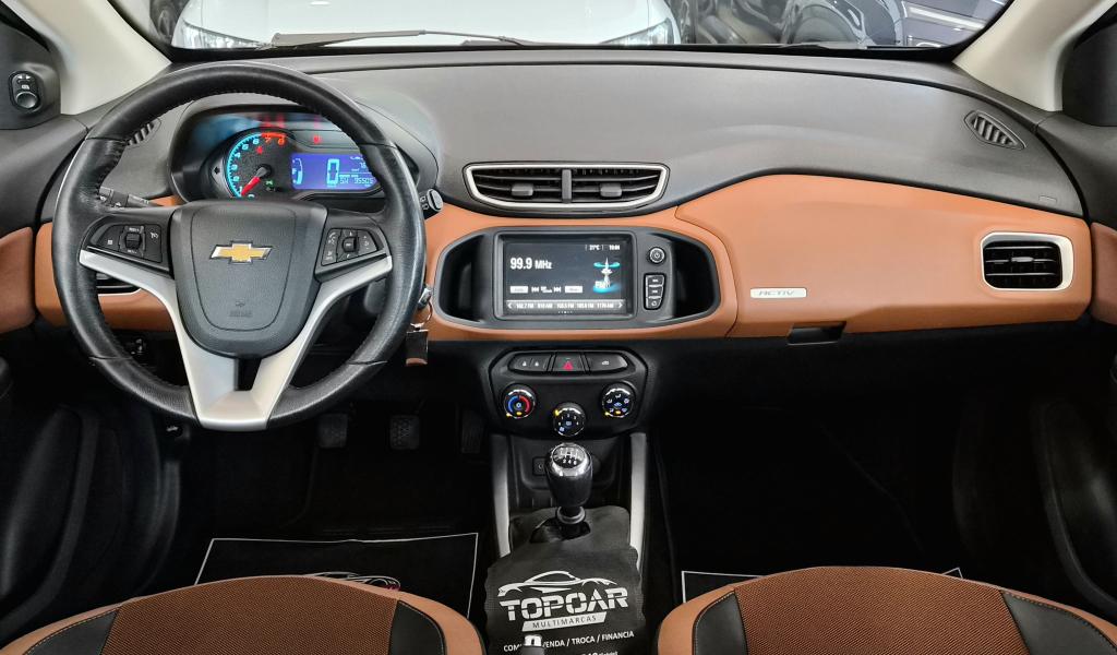 CHEVROLET Onix Hatch - Foto