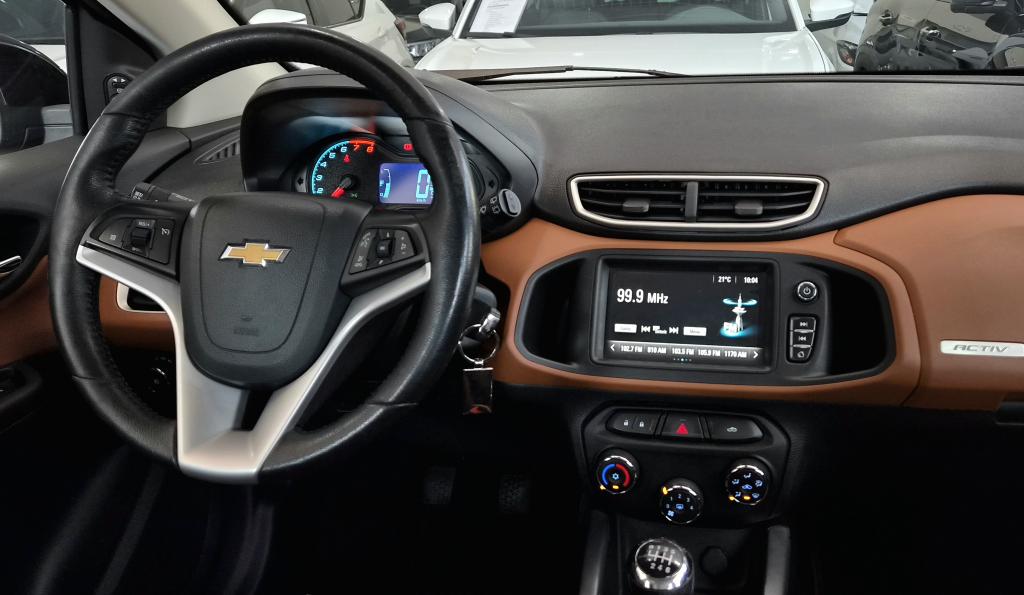 CHEVROLET Onix Hatch - Foto