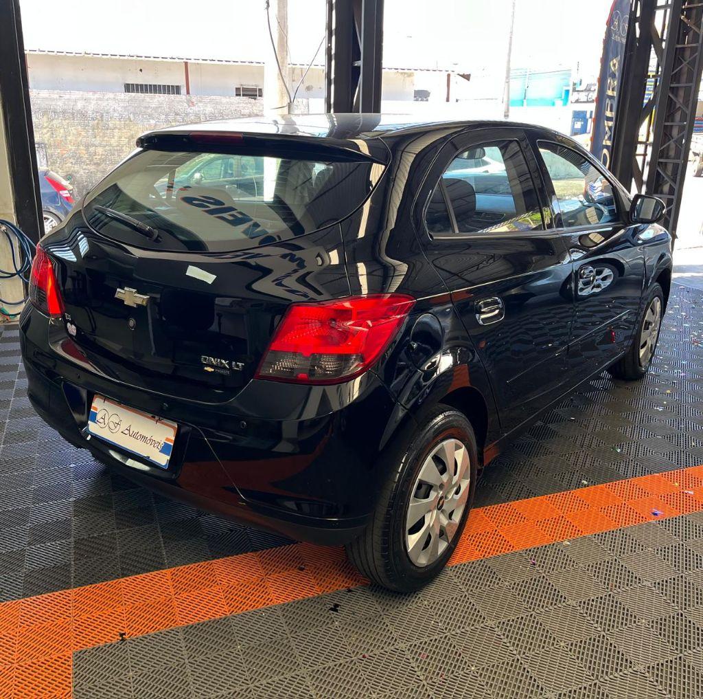 CHEVROLET Onix Hatch - Foto