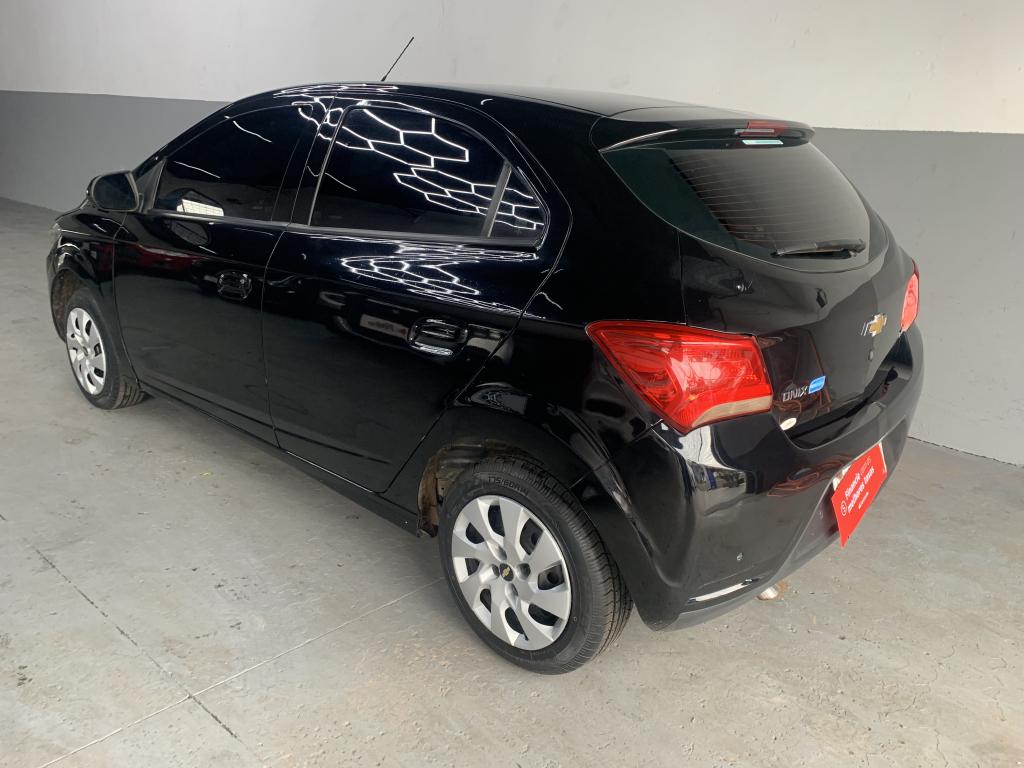 CHEVROLET Onix Hatch - Foto