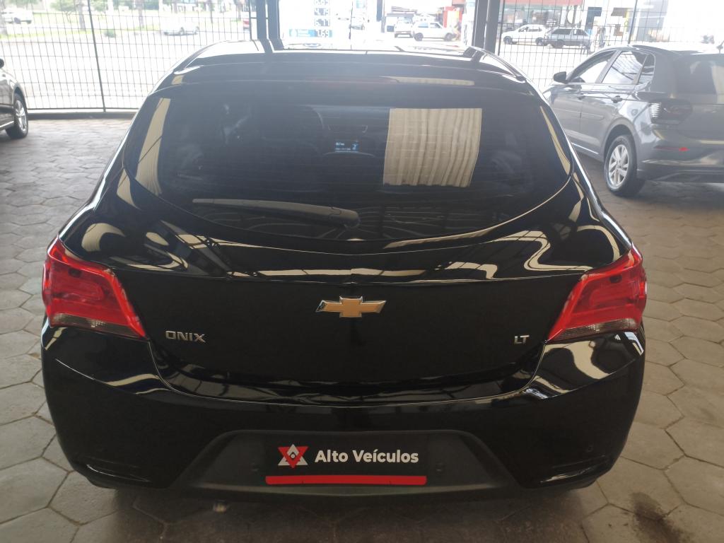 CHEVROLET Onix Hatch - Foto