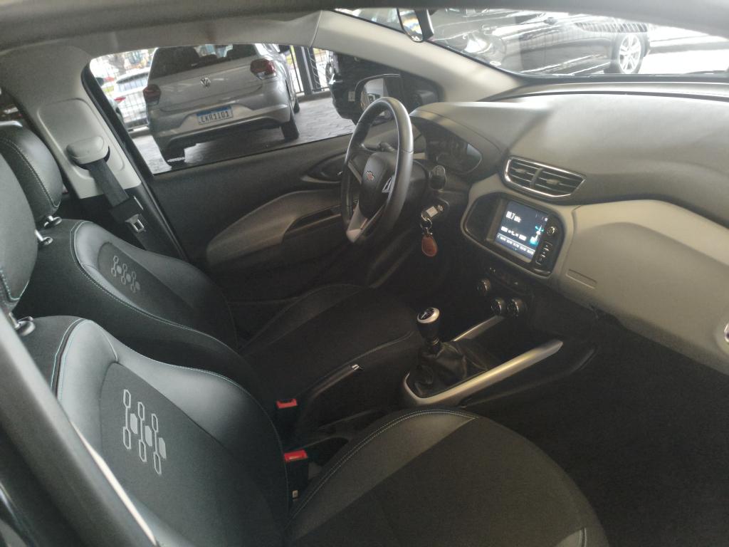 CHEVROLET Onix Hatch - Foto