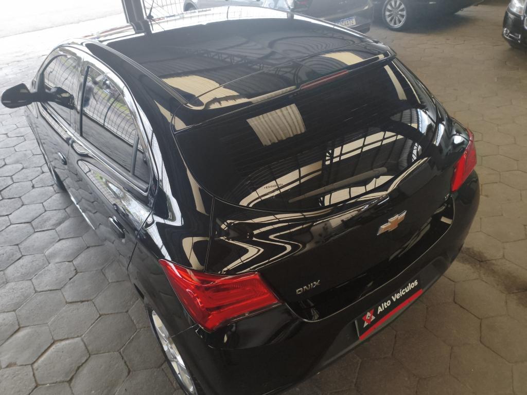 CHEVROLET Onix Hatch - Foto